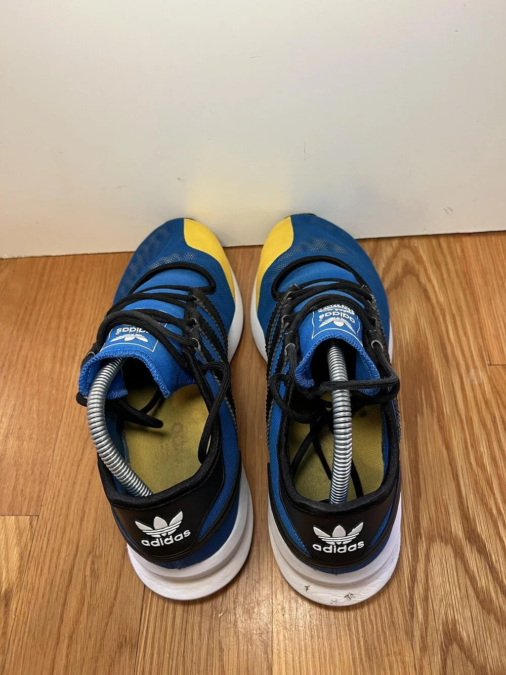 Adidas Originals Shoes Mens Size 10.5 Blue Yellow Running Sneakers AQ8322